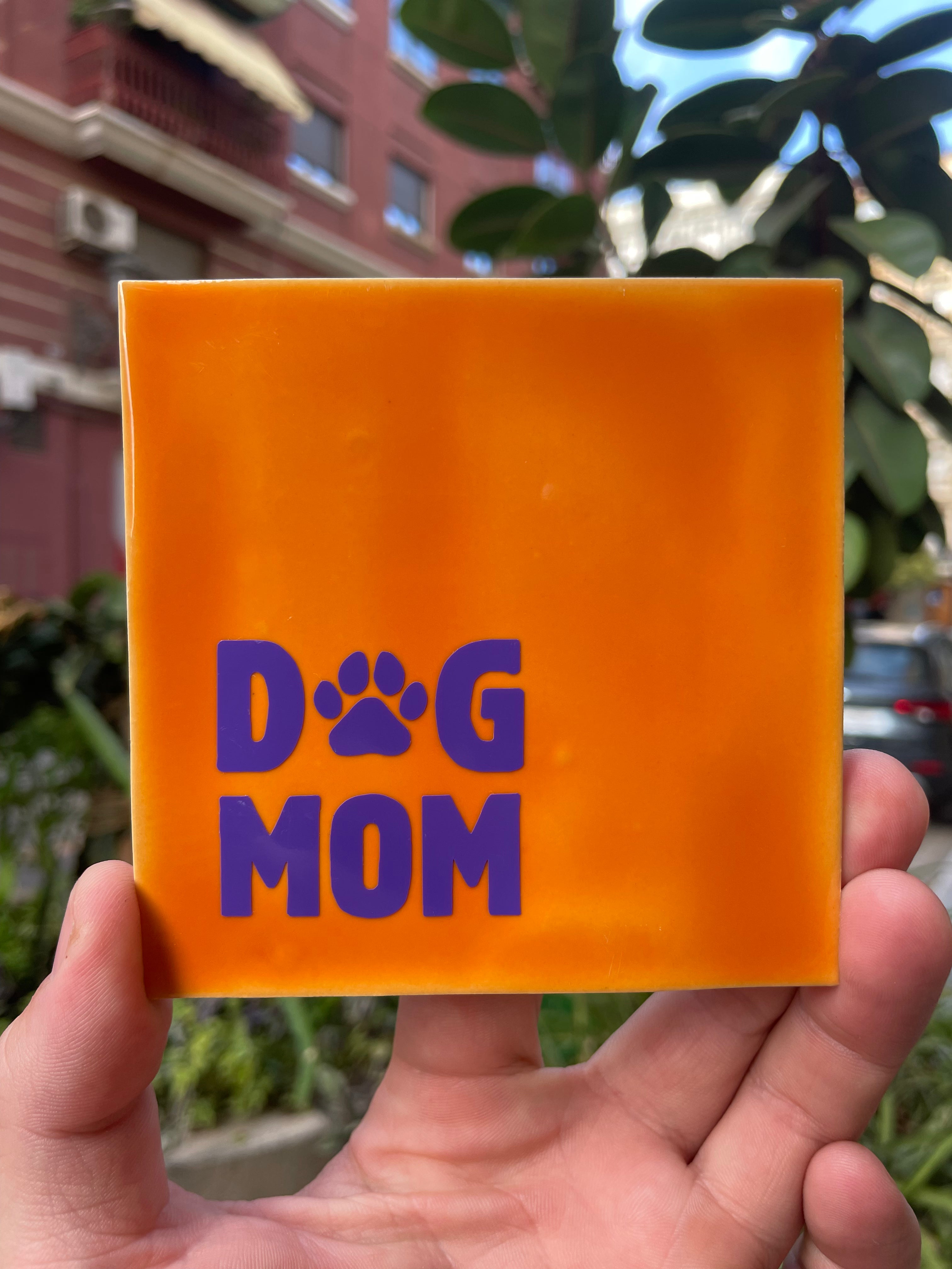 Azulejo Artesanal - Dog Mom - Naranja