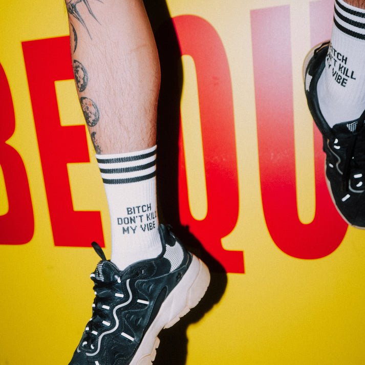 SOCKS Mothersocker White - Bitch Don't Kill My Vibe - Black - Musgo Bazar