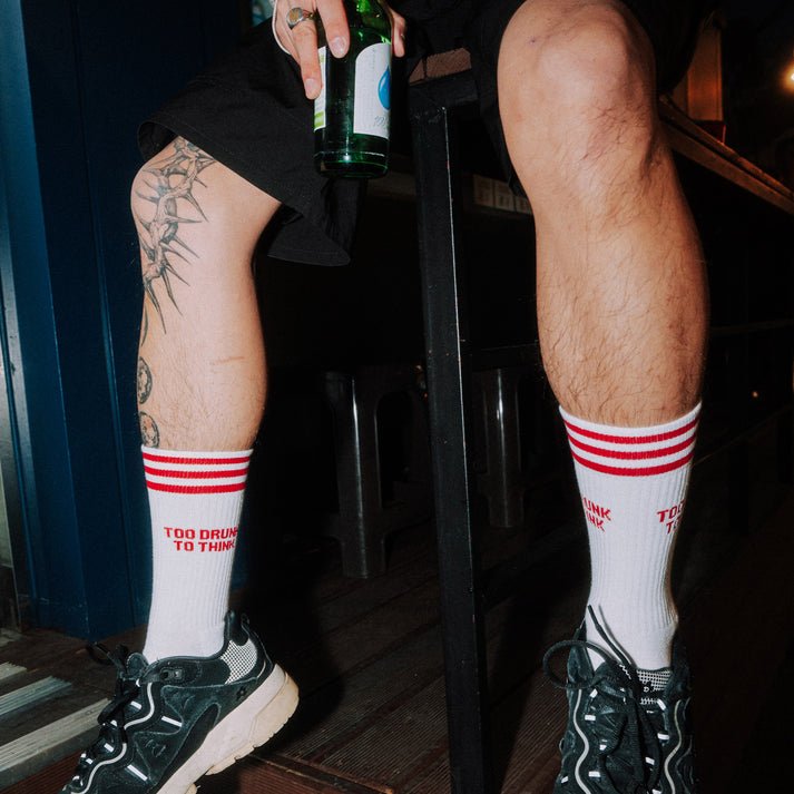SOCKS Mothersocker White - Too Drunk To Think - Red - Musgo Bazar
