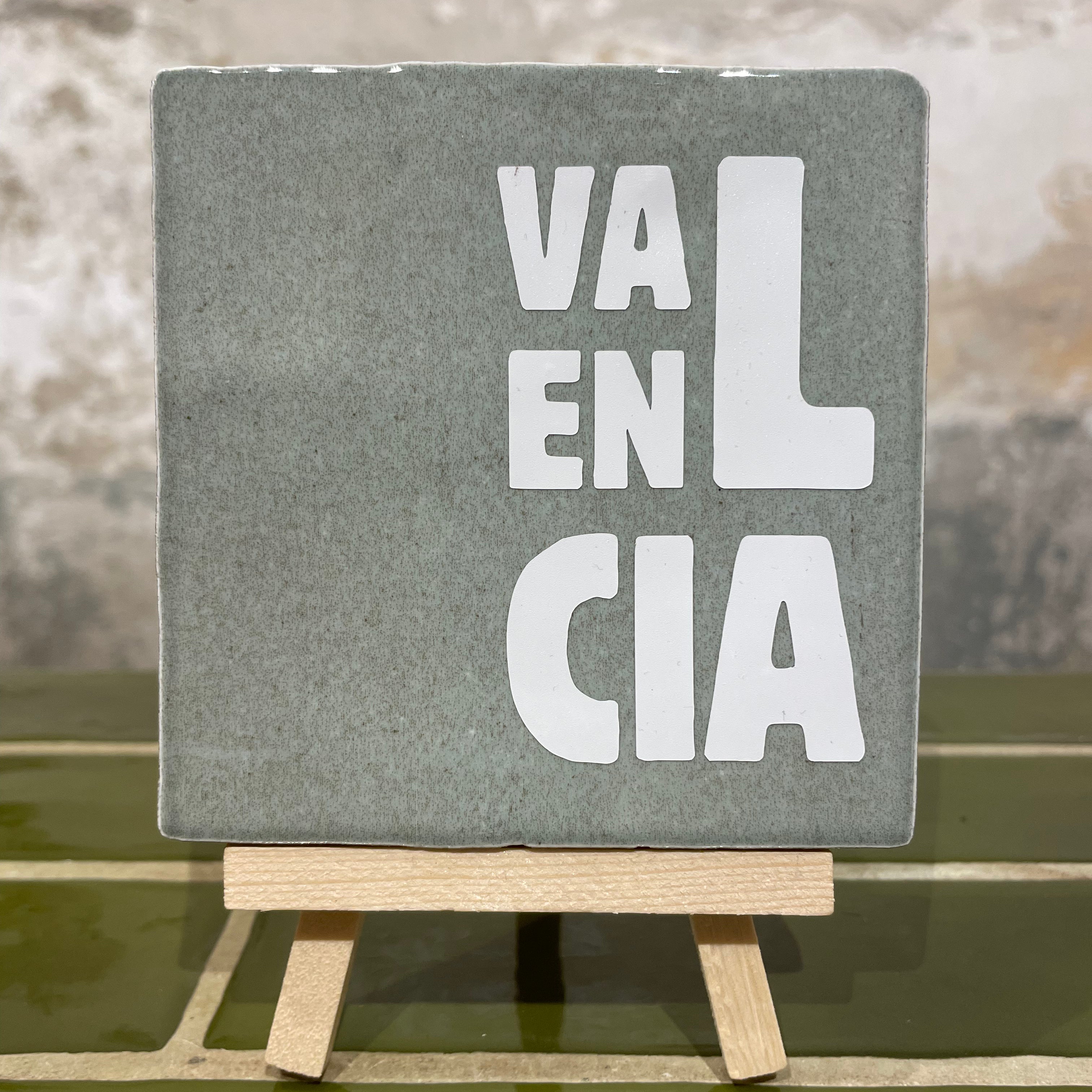 Azulejo artesanal “Valencia” (2 - grey) – Recuerdo con alma