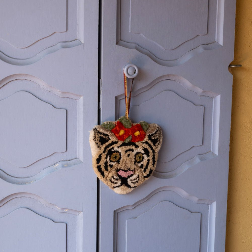 Doing Goods - Gift Hanger - Floral White Tiger - Musgo Bazar