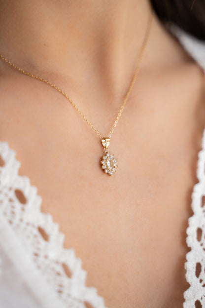 Vintage Necklace with Transparent Strass – Stainless Steel - Musgo Bazar